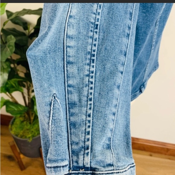 Rare Anthro embroidered
denim jacket
XS Anthropologie - Picture 11 of 11